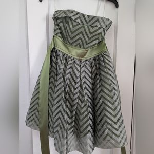 Rich sage green homecoming/party/event dress, size 5 junior